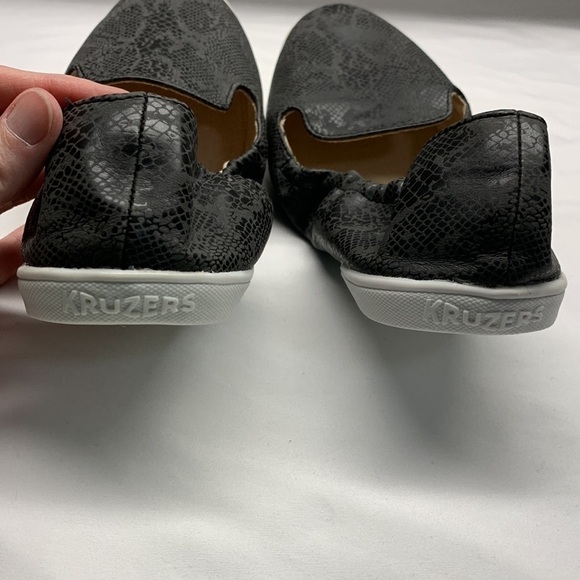 Kruzers by Fit Kicks Foldable Shoes Flats Black Snake Skin Pattern Size XL - Picture 3 of 10